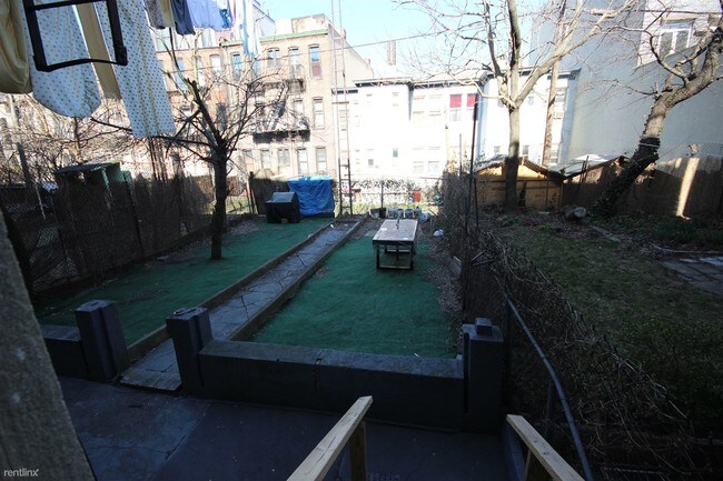 Foto del edificio - 2 br, 1 bath  - 1245 Willoughby Ave