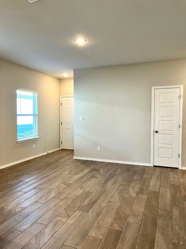 Building Photo - 3510 Hacienda Wy