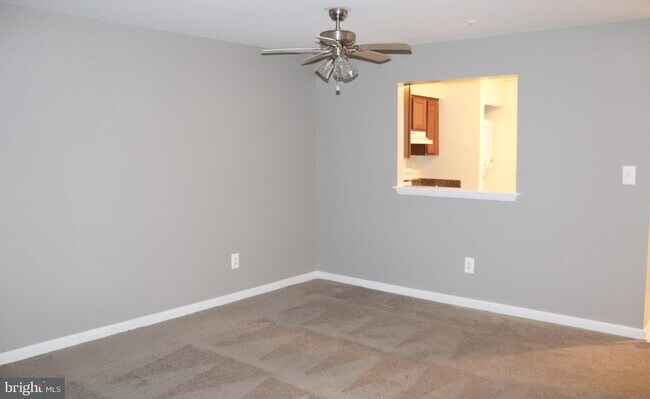Building Photo - 1015 Spring Valley Ct