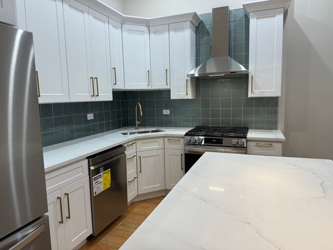 Building Photo - 912 N Ashland Ave