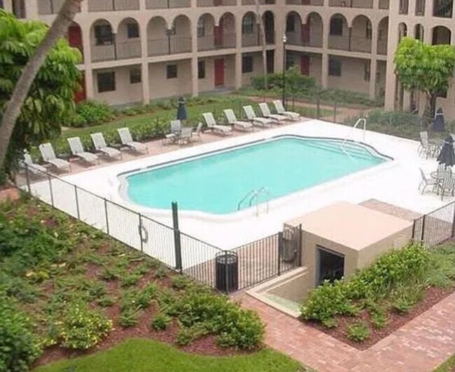 Foto del edificio - 6100 Gulfport Blvd S