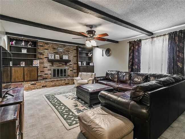 Building Photo - 8448 Crestline Dr