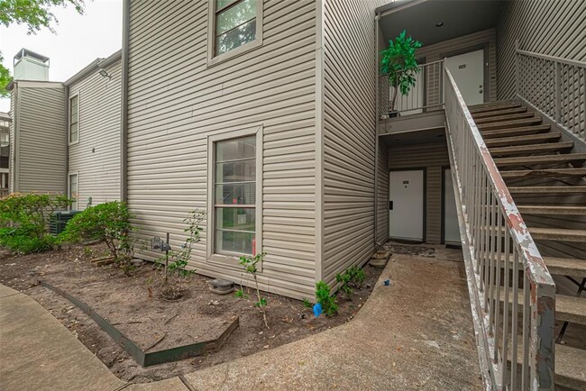 Building Photo - 9707 Richmond Ave.