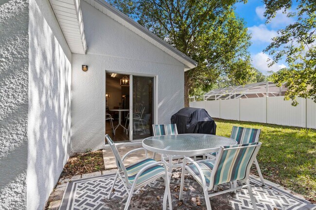 Building Photo - Fully furnished property available now