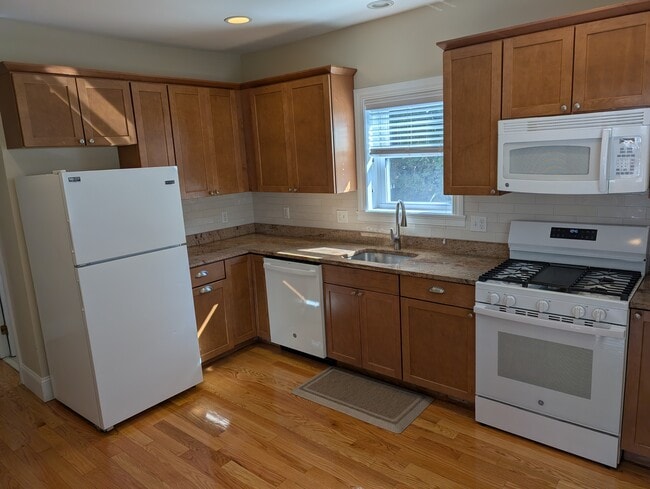 Building Photo - 9 Wall St