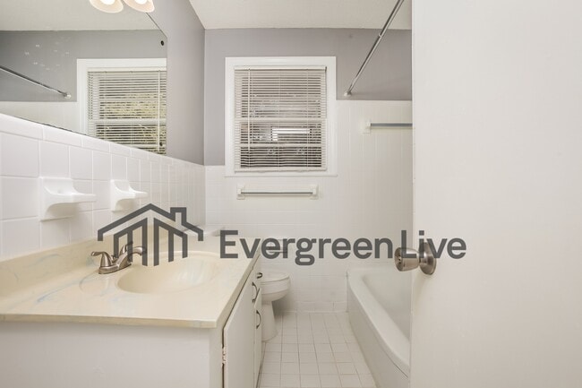 Foto del edificio - 1454 Fork Ave