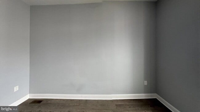 Building Photo - 1932 Clarence St