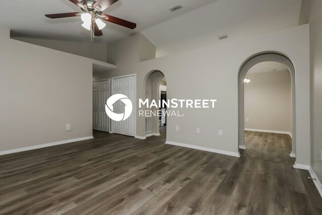 Photo - 3 Bedroom Pet-Friendly Home in RUSKIN, FL with Main Street Renewal