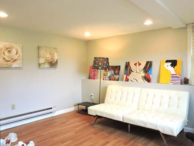 Building Photo - 453 Newport Ave
