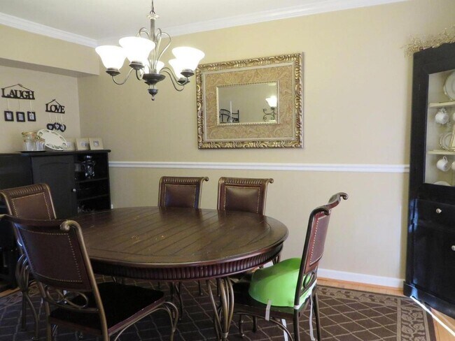 Foto del edificio - Beautiful 3 BR/2.5 BA Townhome in Millersv...