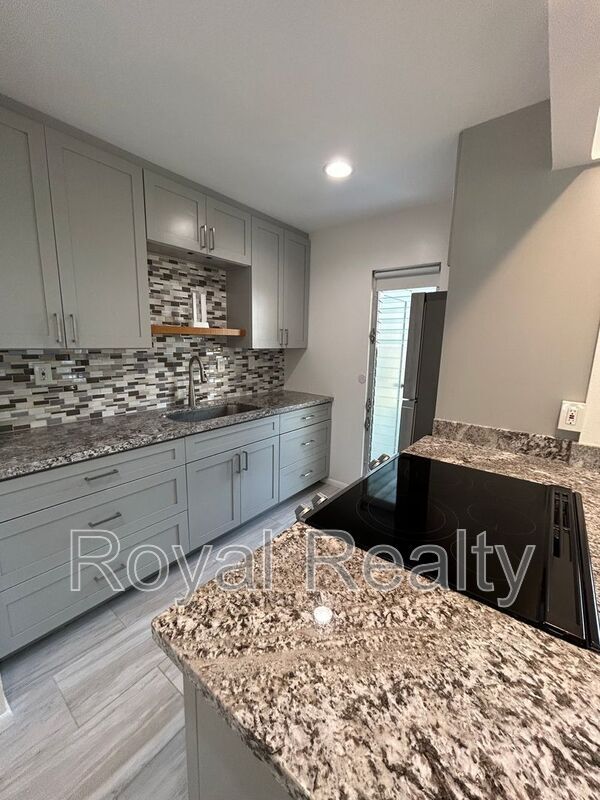 Building Photo - 94-521-521 Makohilani St