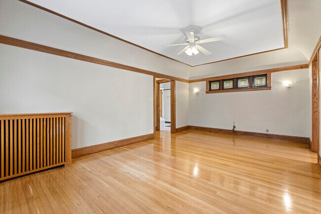 Foto del edificio - 6645 N Greenview-3