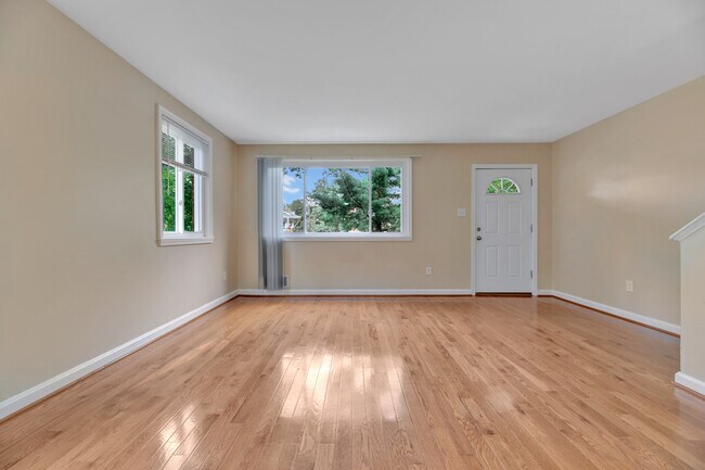 Building Photo - 9017 Manchester Rd