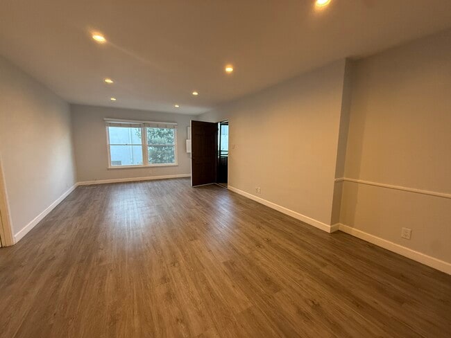 Building Photo - 1222 McClellan Dr