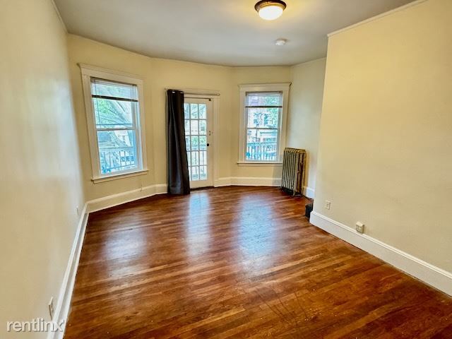 Primary Photo - 3 br, 1 bath House - 10 Long Ave Apt 4
