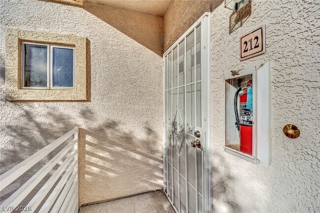 Foto del edificio - 1900 N Torrey Pines Dr