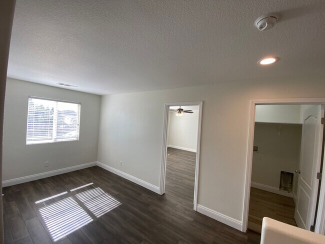 Foto del edificio - Two story home in NW Visalia Available Now!