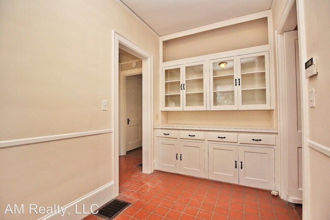 Building Photo - 3 br, 1.5 bath House - 2714 Selwyn Avenue