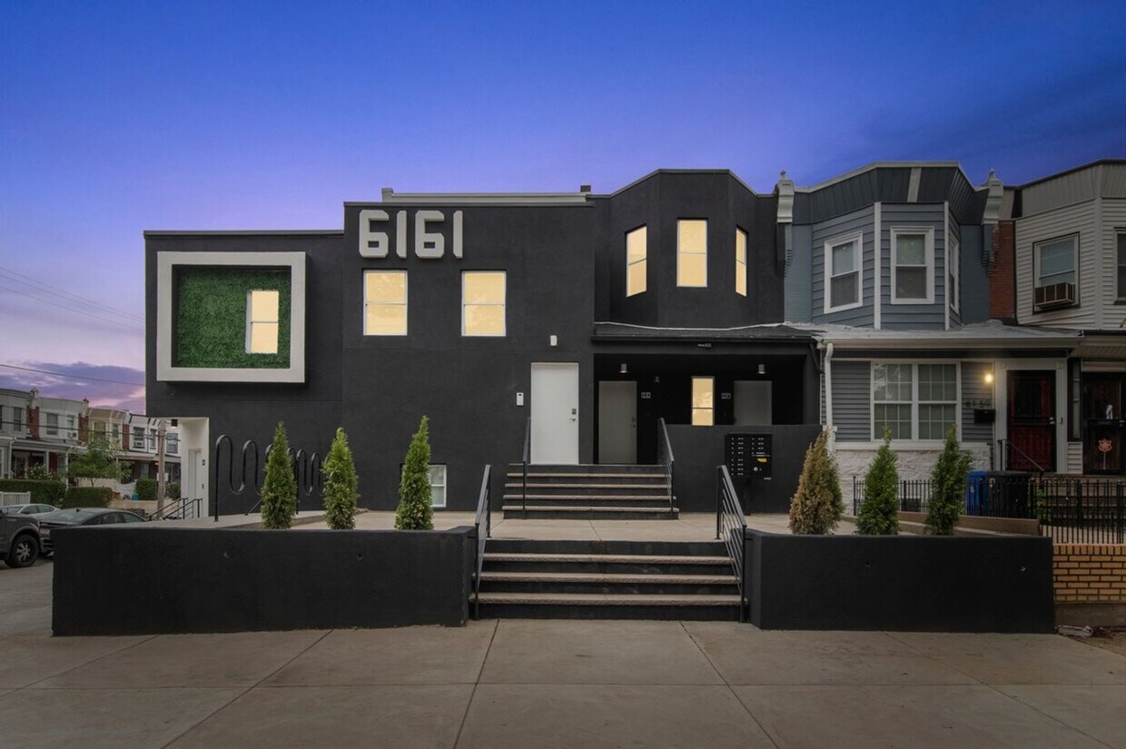 Foto principal - Private fenced yard! Modern, stylish & ful...