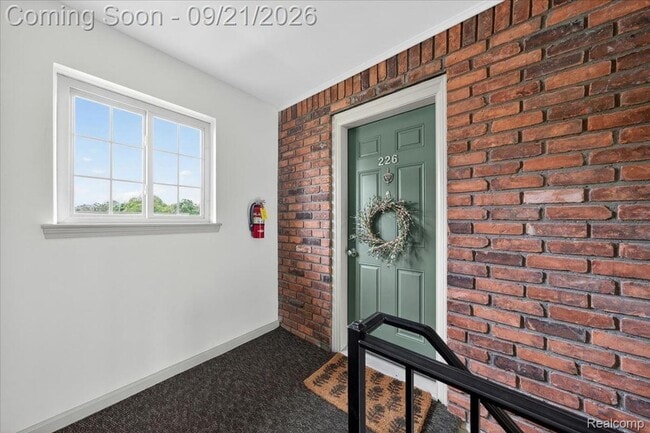 Building Photo - 454 Romeo Rd