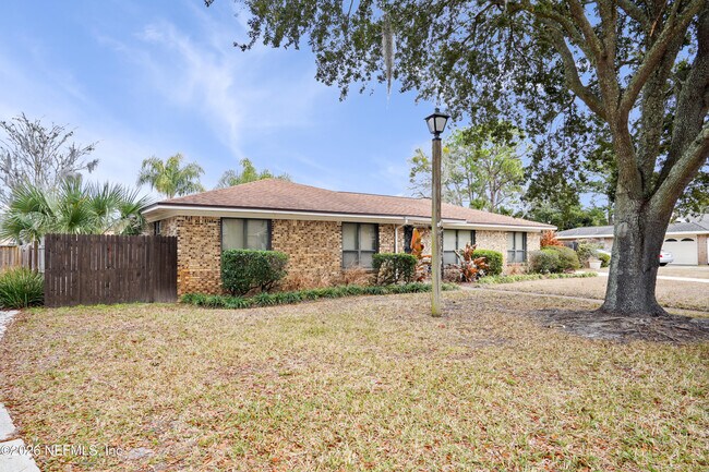 Building Photo - 6717 Lenczyk Dr