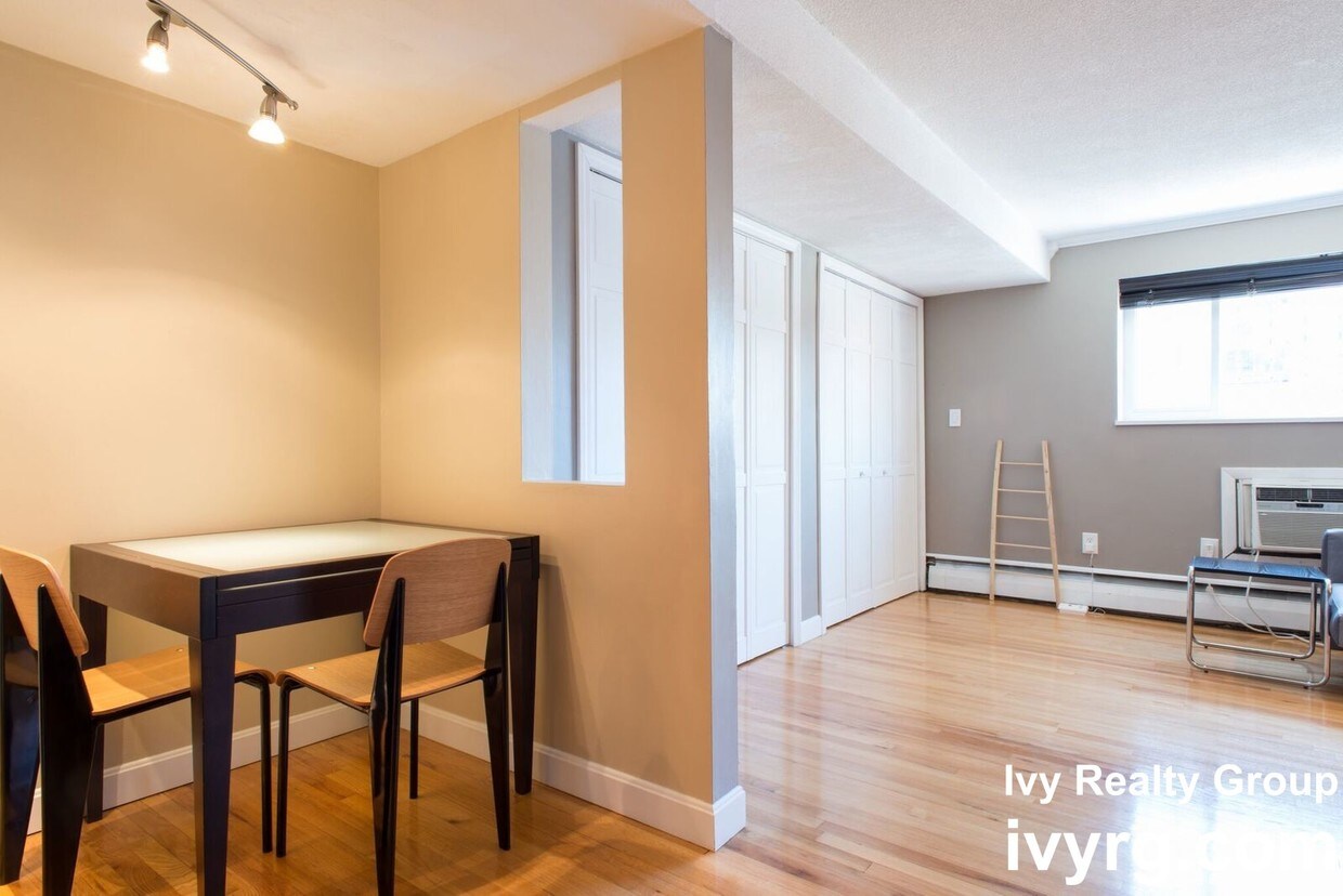 Foto principal - 276 Corey Rd