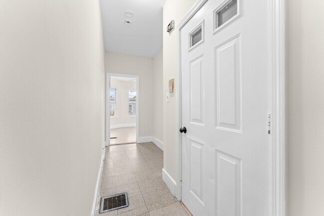 Foto del edificio - 239 Bowdoin St