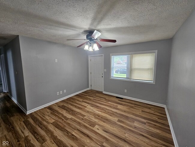Foto del edificio - 748 Maple Ln