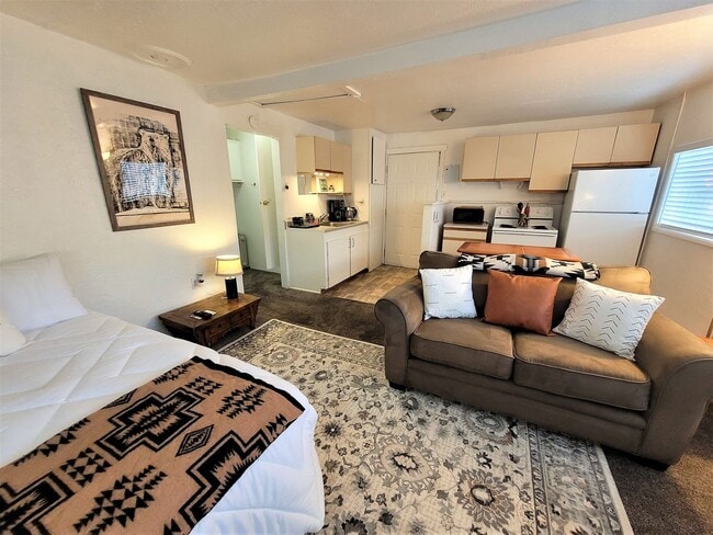 Building Photo - Walk & Bike Friendly! Great Economical Ren...