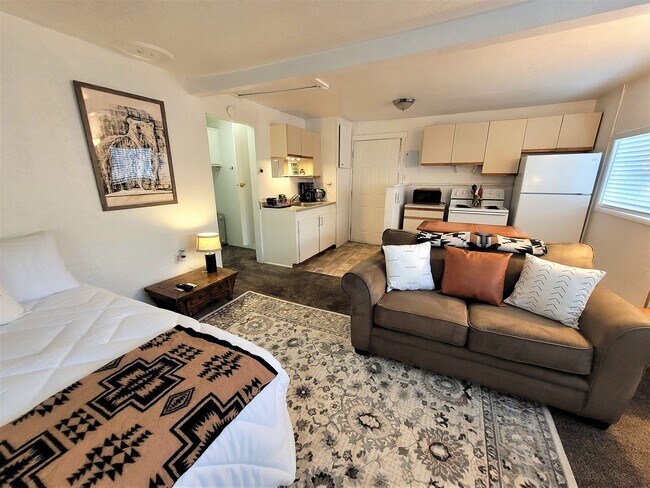 Foto del edificio - Walk & Bike Friendly! Great Economical Ren...