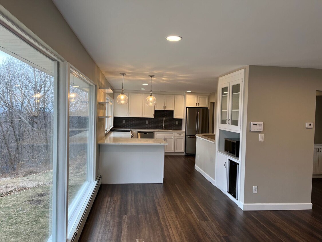 Primary Photo - Gorgeous 3 Bedroom Near Glastonbury Center