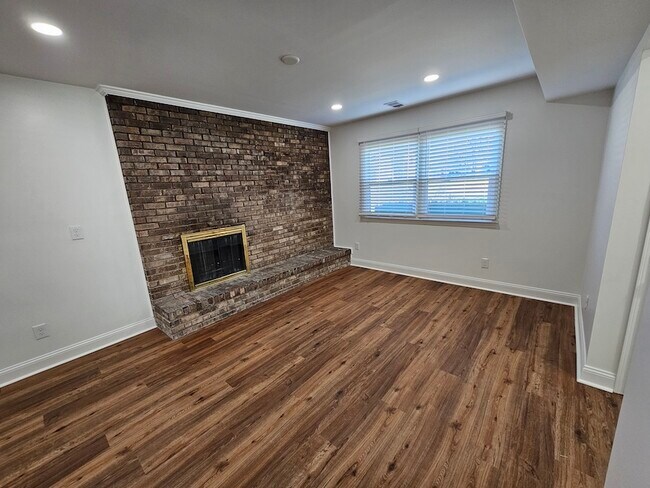 Foto del edificio - 61 Edwards Ave