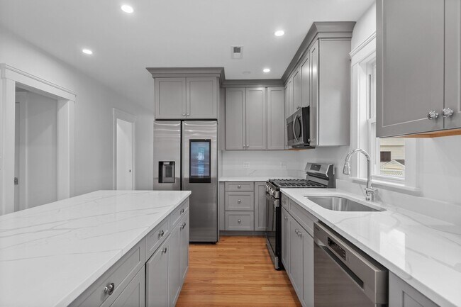 Building Photo - 33 Farragut Ave