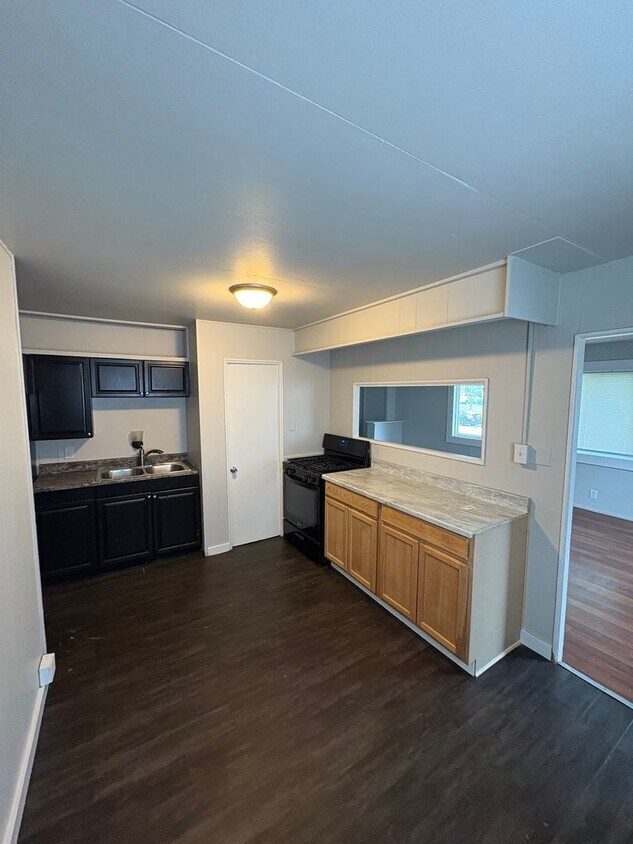 Foto principal - 3 Bed 1.5 Bath Single Family Home in North...