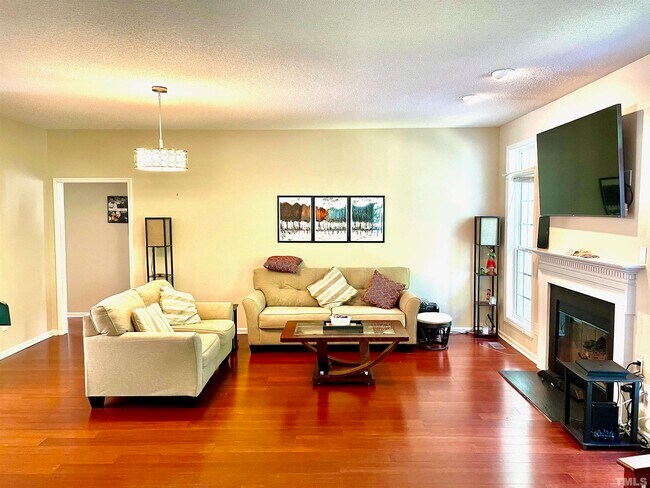Building Photo - 101 Elmview Dr