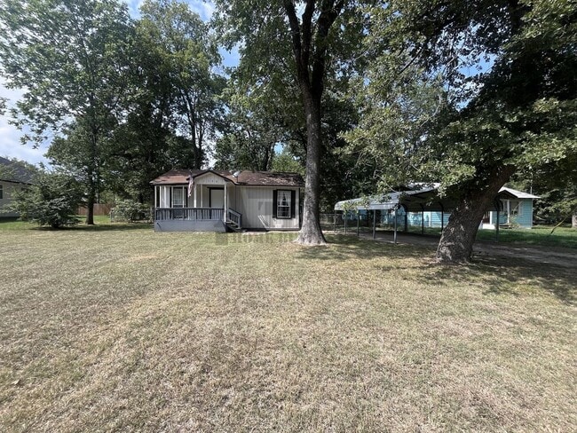 Building Photo - Cozy 3 Bedroom 1 Bathroom with Large Yard