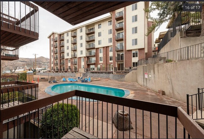 Foto del edificio - 1032 E 400 S