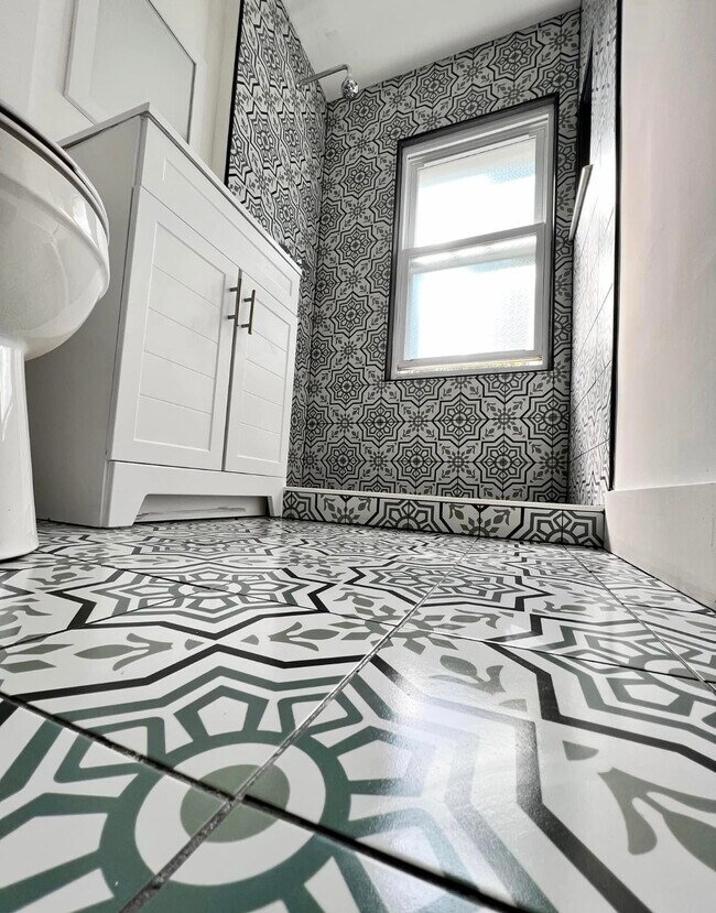 New walk-in bathroom - 7 Willoughby St