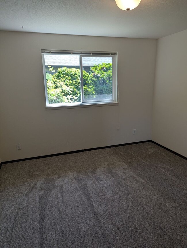 Building Photo - Albany Duplex