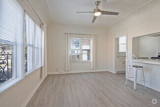 Building Photo - 121 N Kenmore Ave