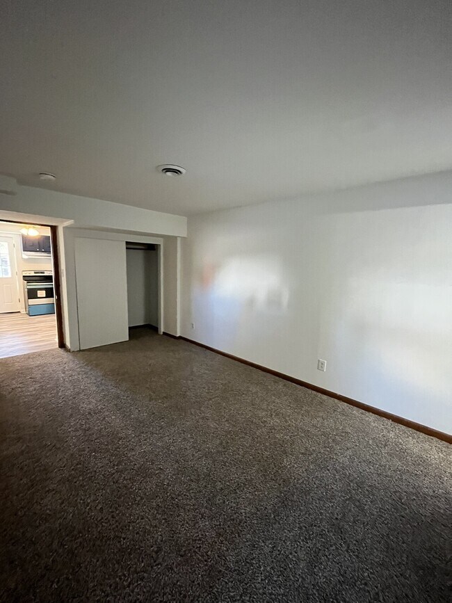 Building Photo - 6300 Kenwood Ave