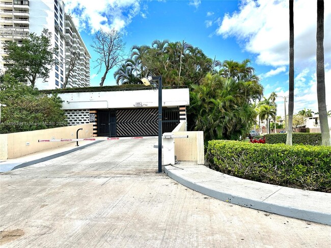 Foto del edificio - 2500 Parkview Dr