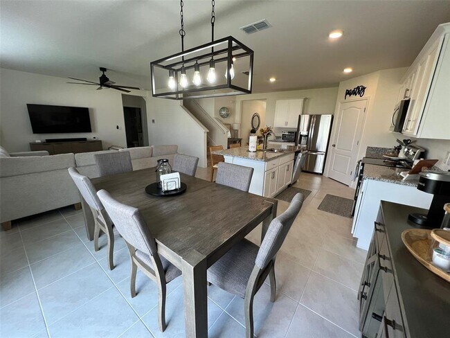 Building Photo - 5585 Winona Dr