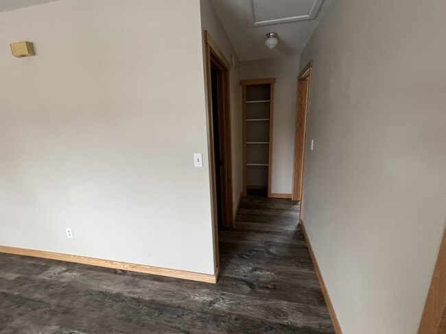 Building Photo - 407 Mallard St