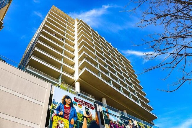 Foto del edificio - 8068 Park Ln