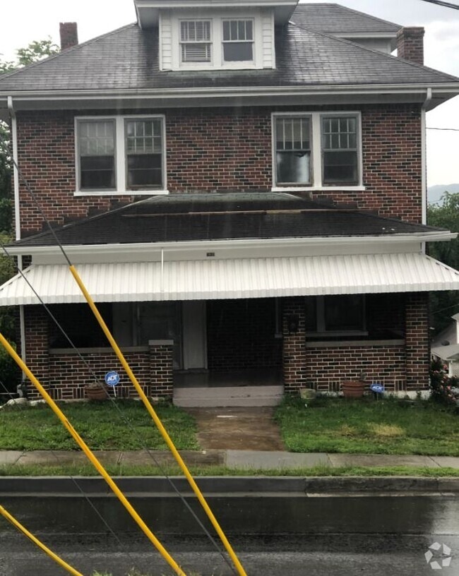Front entrance - 632 McDowell Ave NW