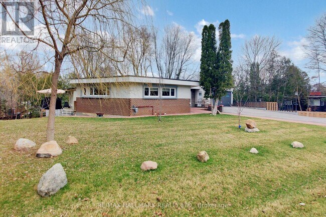 Photo du bâtiment - 115 Lynwood Crescent