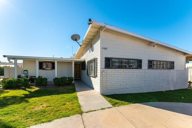 Foto del edificio - Historic Neighborhood + Utilities Included...