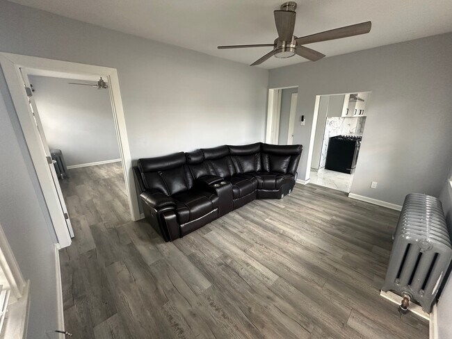 Building Photo - 6 S Monterey Ave