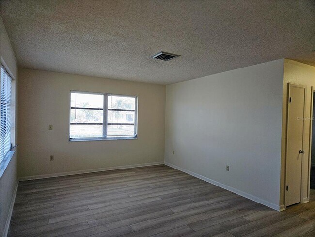 Foto del edificio - 360 137th Ave Cir